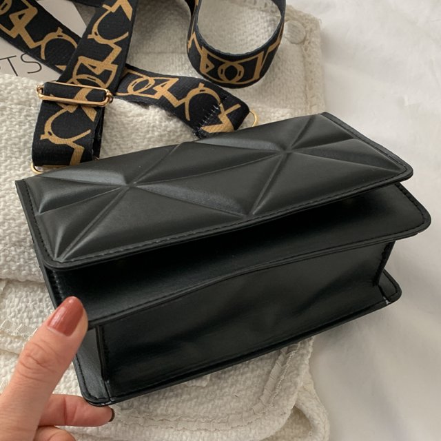 Nelda | Trendy Gewatteerde Schoudertas