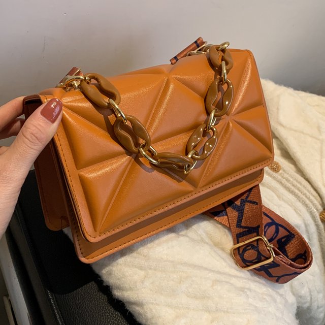 Nelda | Trendy Gewatteerde Schoudertas