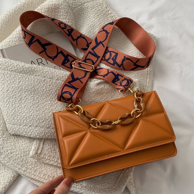 Nelda | Trendy Gewatteerde Schoudertas