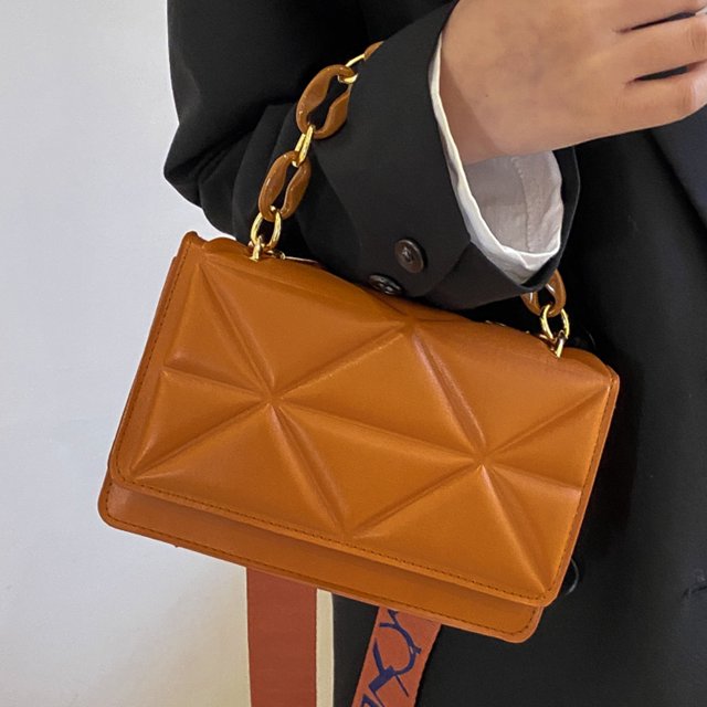 Nelda | Trendy Gewatteerde Schoudertas