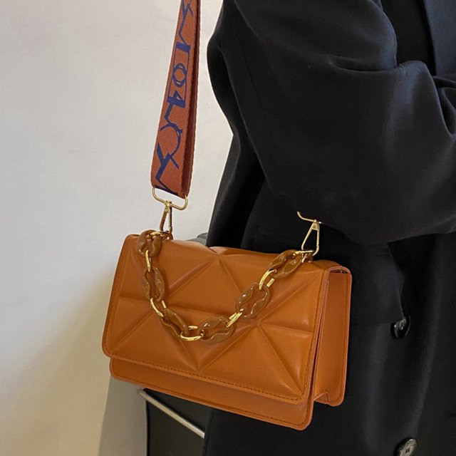 Nelda | Trendy Gewatteerde Schoudertas